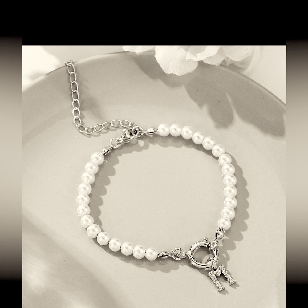 Women Bracelet, 2025 New Fashion Toggle Clasp, Pearl Bracelet. NWT